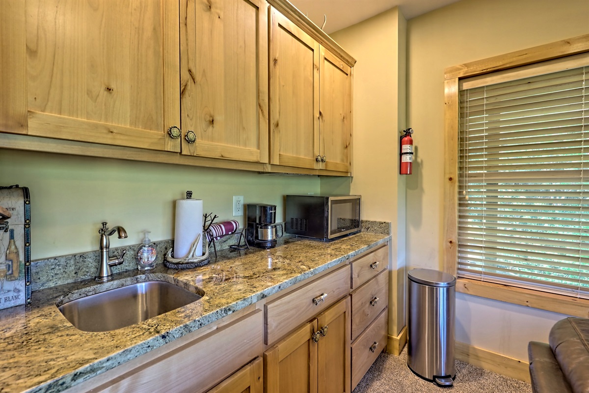 Microwave, Coffee Maker, Sink & Full Fridge/Freezer