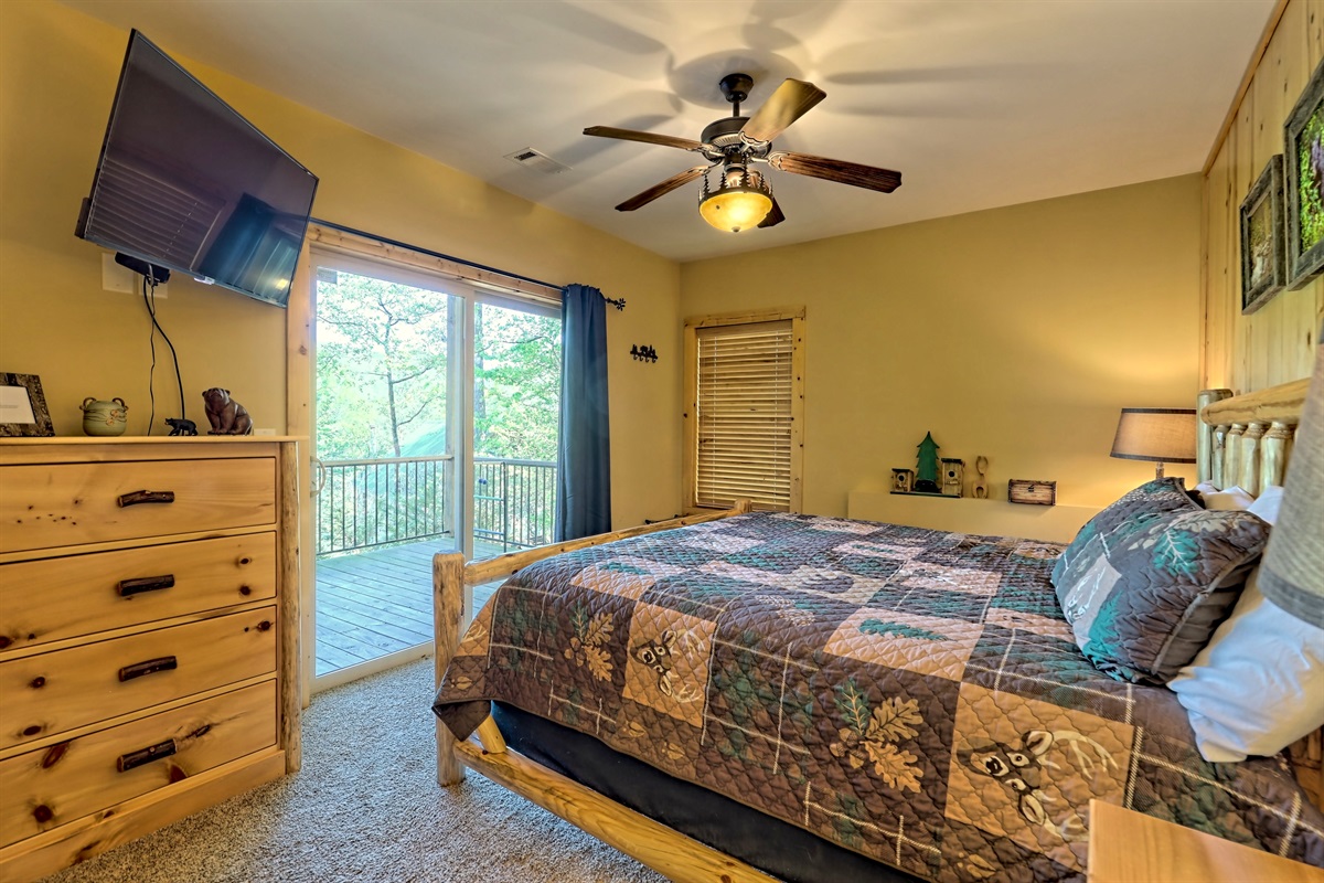 Terrace Level Guest Bedroom (king)